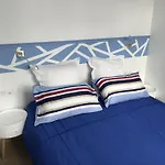 Montreuil Holidays Sas Apartamento *