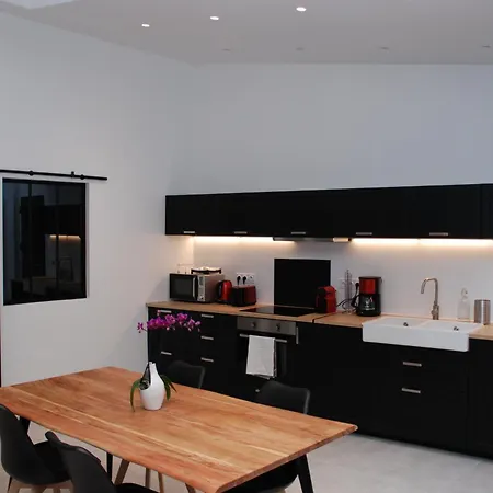 Montreuil Holidays Sas Монтрей-сюр-Мер